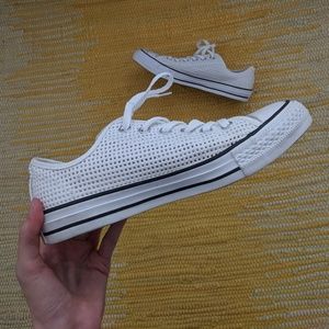 White mesh converse
